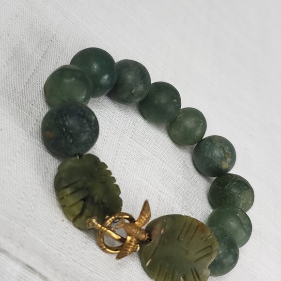 Beautiful Natural Jade Stone Frosted Bead Bracelet Gold Tone Accents - Picture 4 of 8